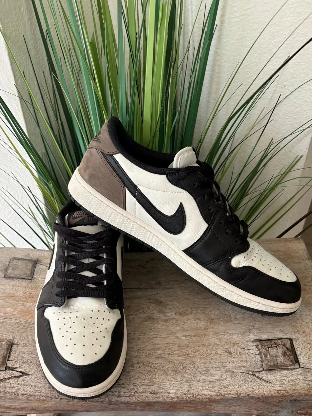 Air Jordan 1 Low Mocha Sneakers